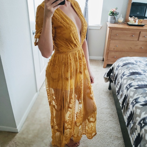 Honey Punch Dresses & Skirts - Honey Punch lace maxi dress